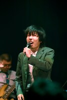 吉田靖直（Vo）（Photo by morookamanabu）