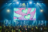 「THE PRIMALS Dark Decades Tour」初日公演の様子。（撮影：西槇太一）