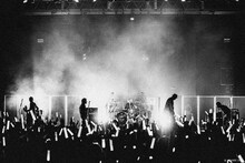 「THE PRIMALS Dark Decades Tour」初日公演の様子。（撮影：西槇太一）