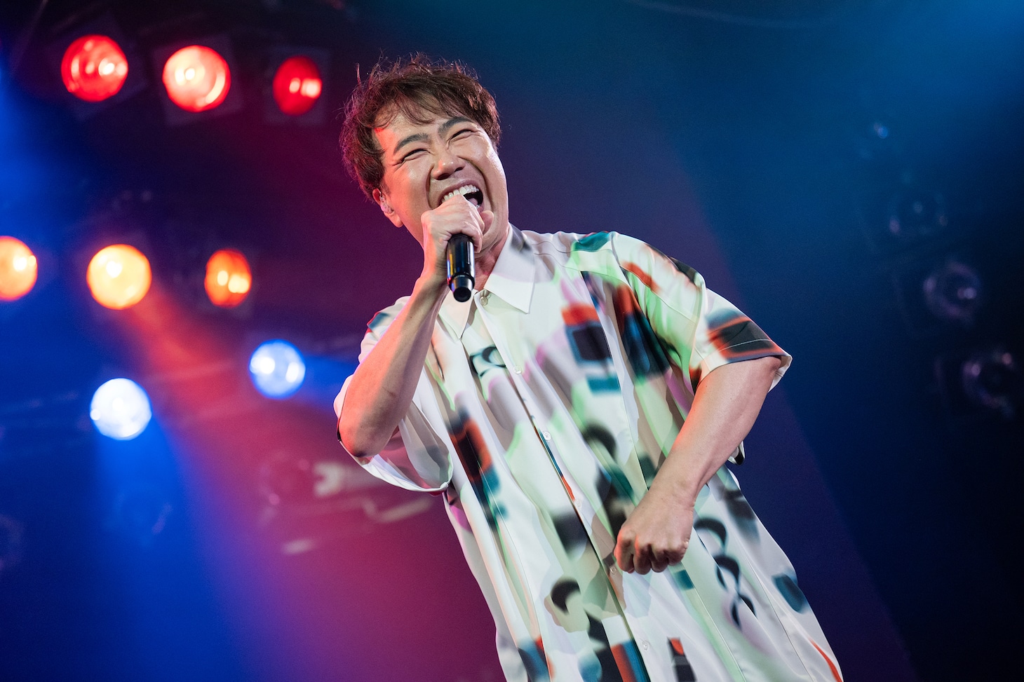 いきなり「ナンダカンダ」で場を盛り上げる藤井隆。