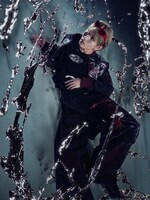 人気画像9位は「新体制になったXY、最新ビジュアル公開」より、RAIA。