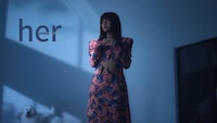 甲田まひる「her」ミュージックビデオのサムネイル。