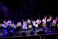 「モダンチョキチョキズの東京さまーふえすてばる」の様子。（Photo by Kayoko Yamamoto）