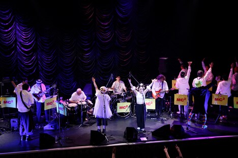 「モダンチョキチョキズの東京さまーふえすてばる」の様子。（Photo by Kayoko Yamamoto）