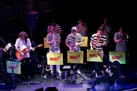 「モダンチョキチョキズの東京さまーふえすてばる」の様子。（Photo by Kayoko Yamamoto）