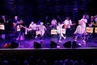 「モダンチョキチョキズの東京さまーふえすてばる」の様子。（Photo by Kayoko Yamamoto）