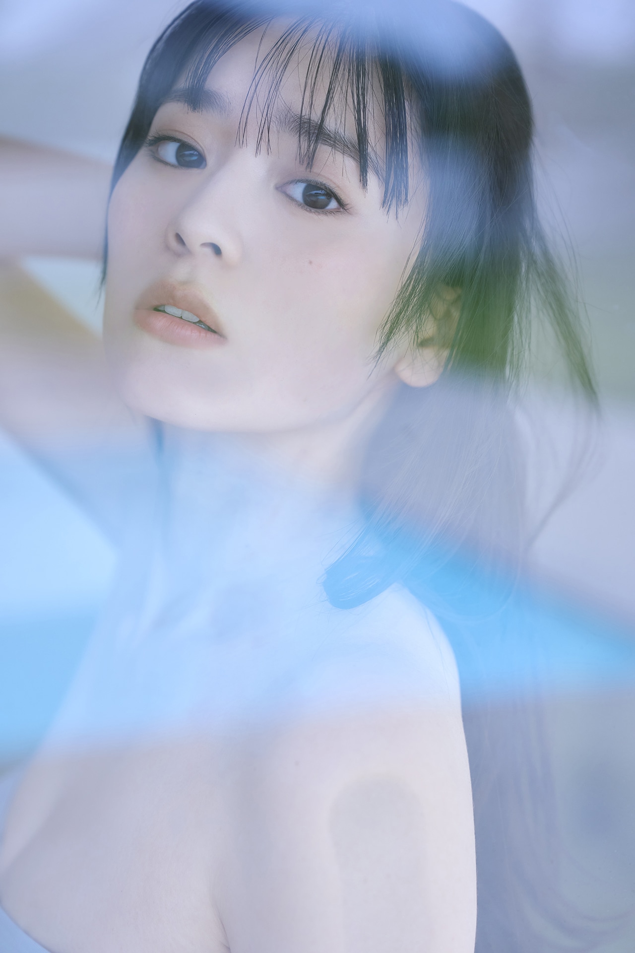 坂井仁香の2nd写真集「ひとかけら」より。（撮影：中村和孝）