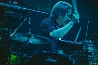 たちばなテツヤ（Dr）（撮影：西槇太一）