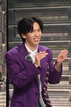 笑うリョウガ。