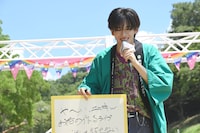 ユーキにほめ言葉を送るリョウガ。