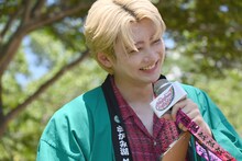 照れ笑いを浮かべるユーキ。