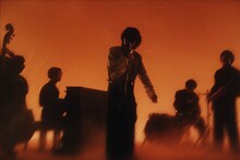 OSHIKIKEIGO「メイラード」ミュージックビデオより。