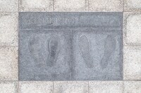 足形モニュメント