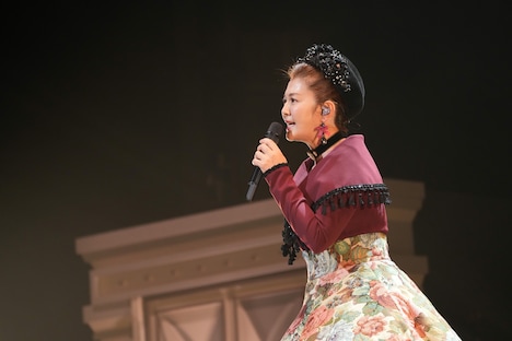 「秋からもそばにいて」を披露する南野陽子。 ©HIRO EDWARD SATO
