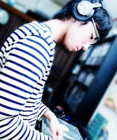 2010年、ソニーミュージック育成アーティスト時代のアーティスト写真。（Photo by Julie Watai）