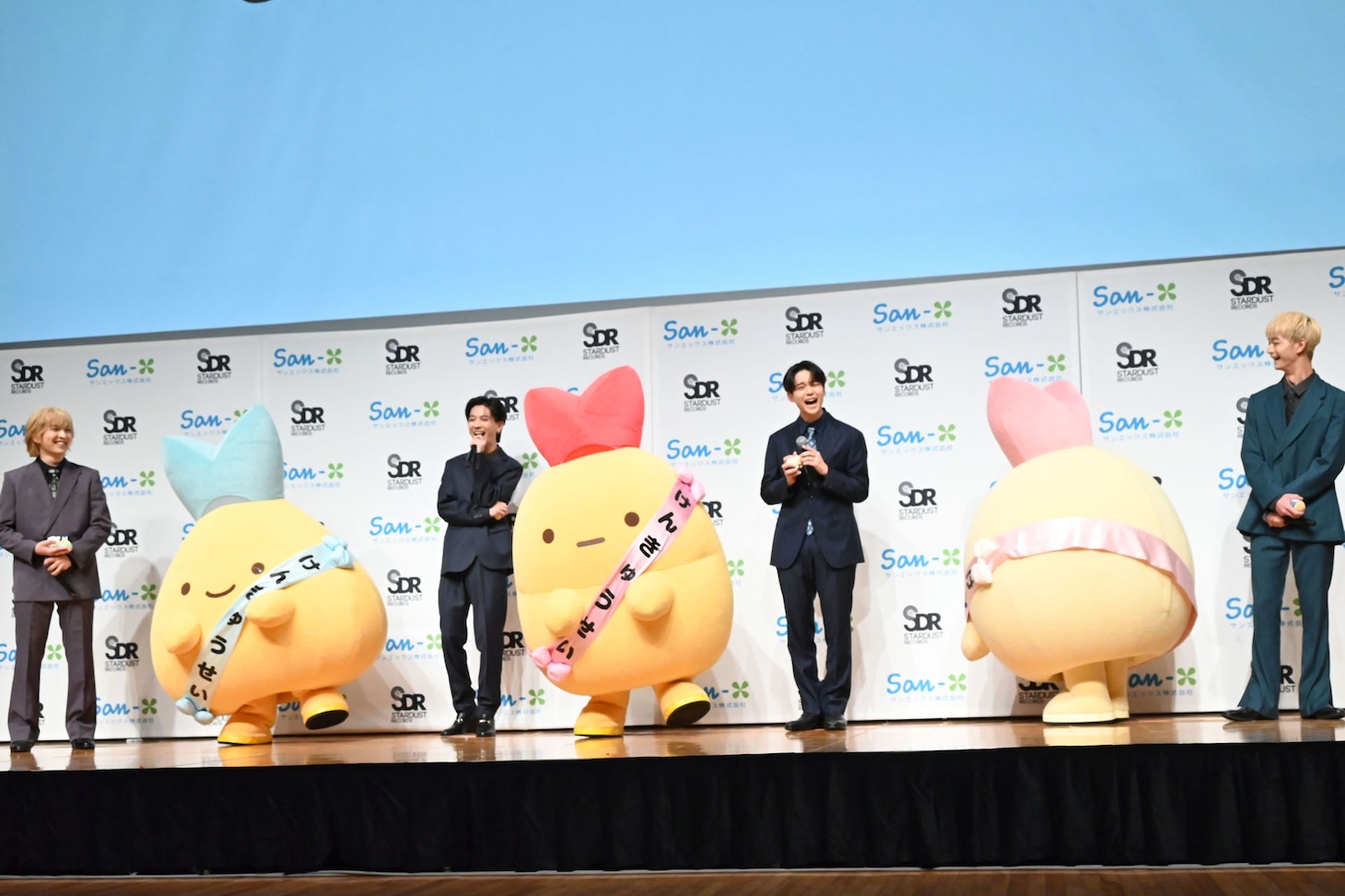 楽しそうなEBiDANメンバーとしっぽず。