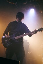 ART-SCHOOLサポートメンバーの中尾憲太郎（B）（撮影：新家菜々子）