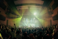 「石崎ひゅーい LIVE 2025 - Season2 -」の様子。（Photo by Ayumu Kosugi）