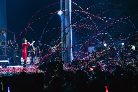 紙テープの応援。