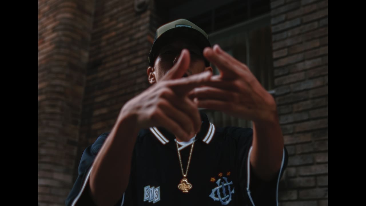 ISSUGI & GRADIS NICE「2:53」ミュージックビデオより。