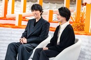 左から野田洋次郎（Vo, G, Piano）、武田祐介（B）。（写真提供：NHK）