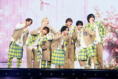 なにわ男子が新しい世界を目指して冒険の旅へ、伝統のフライング取り入れた王道ライブで魅せる