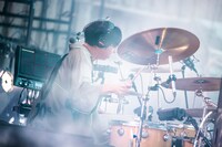 鈴木貴雄（Dr / UNISON SQUARE GARDEN）（撮影：タカギユウスケ）