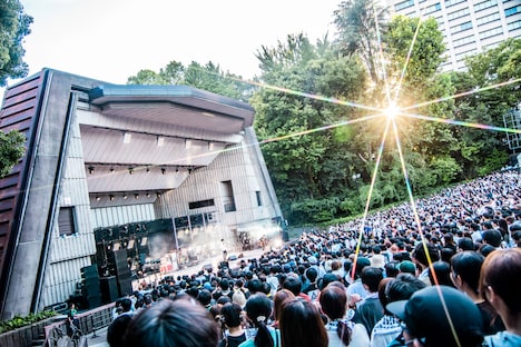 UNISON SQUARE GARDENのライブの様子。（撮影：タカギユウスケ）