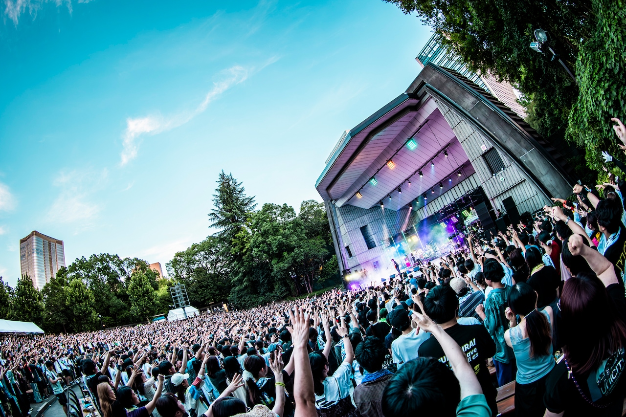 UNISON SQUARE GARDENのライブの様子。（撮影：タカギユウスケ）
