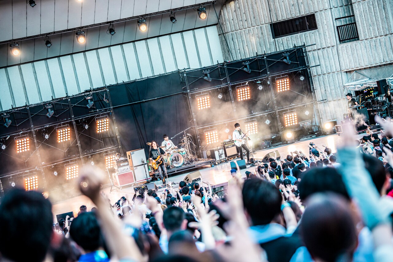 UNISON SQUARE GARDEN ライブ生写真 UNISON SQUARE GARDEN(撮影:タカギユウスケ) - UNISON SQUARE