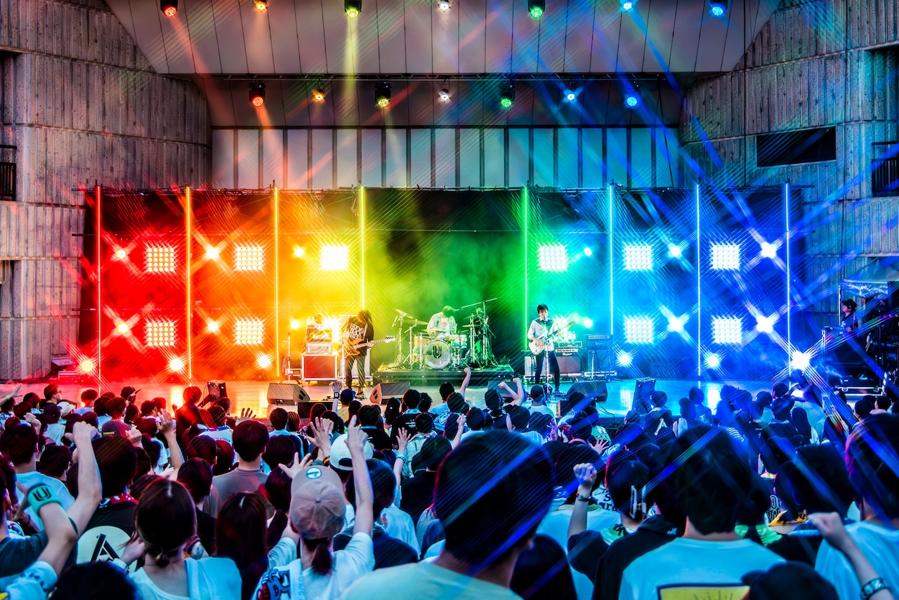 UNISON SQUARE GARDEN ライブ生写真 ライブレポート＞「ロックバンドを諦めなくて良かった」――UNISON
