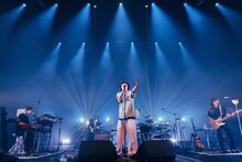 「石崎ひゅーい LIVE 2025 - Season2 -」の様子。（Photo by Ayumu Kosugi）