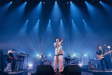 「石崎ひゅーい LIVE 2025 - Season2 -」の様子。（Photo by Ayumu Kosugi）