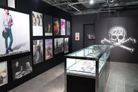 「BJC×TMGE POP-UP STORE」1階の展示エリア。