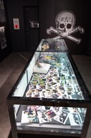 「BJC×TMGE POP-UP STORE」1階の展示エリア。