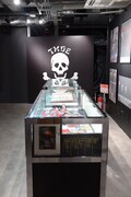 「BJC×TMGE POP-UP STORE」1階の展示エリア。