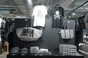 「BJC×TMGE POP-UP STORE」3階の様子。こちらは「FUJI ROCK FESTIVAL」とのコラボグッズのラインナップ。