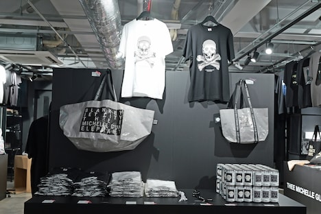 「BJC×TMGE POP-UP STORE」3階の様子。こちらは「FUJI ROCK FESTIVAL」とのコラボグッズのラインナップ。