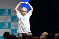 OKを全身で表現する吉田仁人。