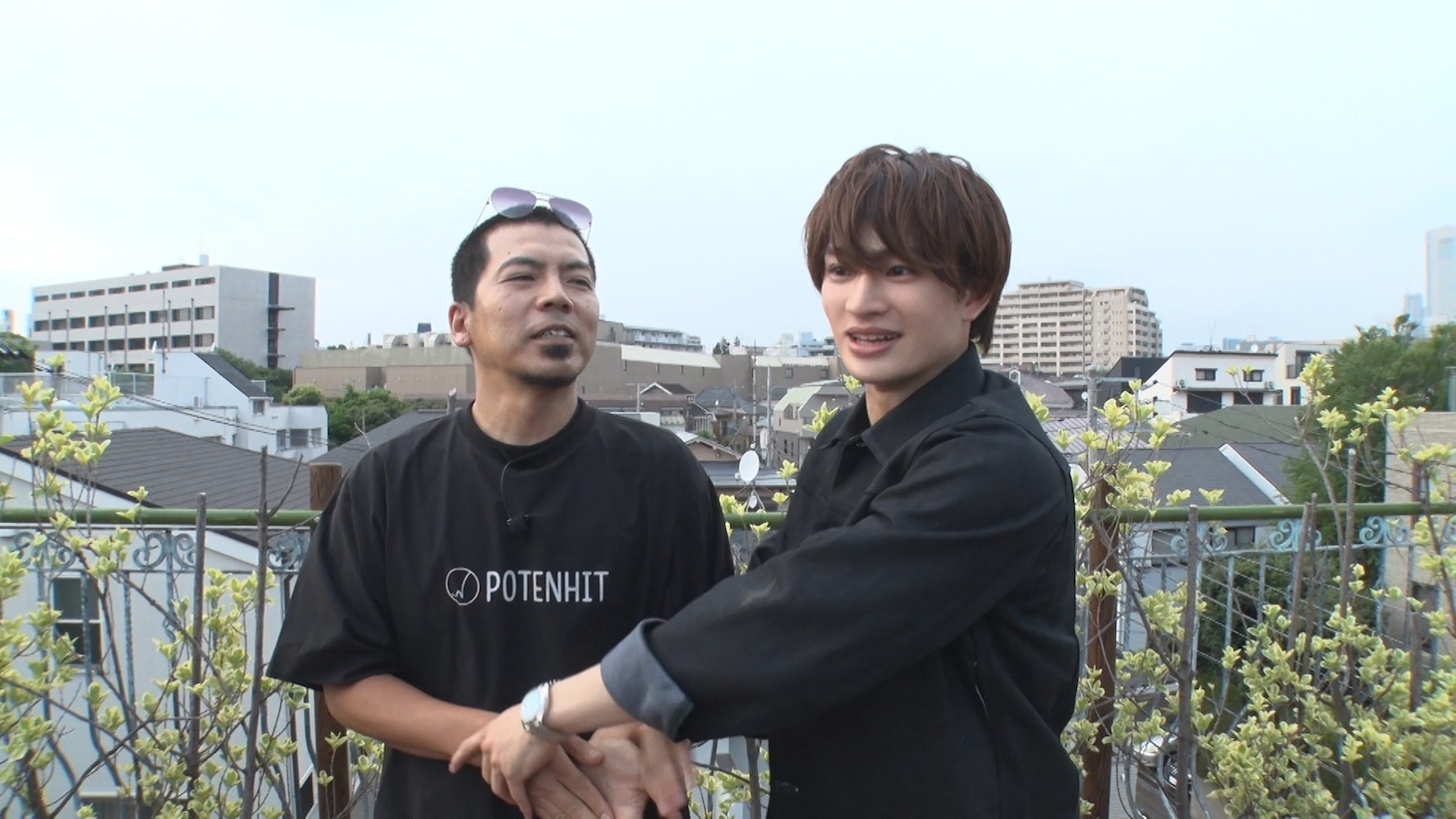 左から川原克己、浮所飛貴。©読売テレビ