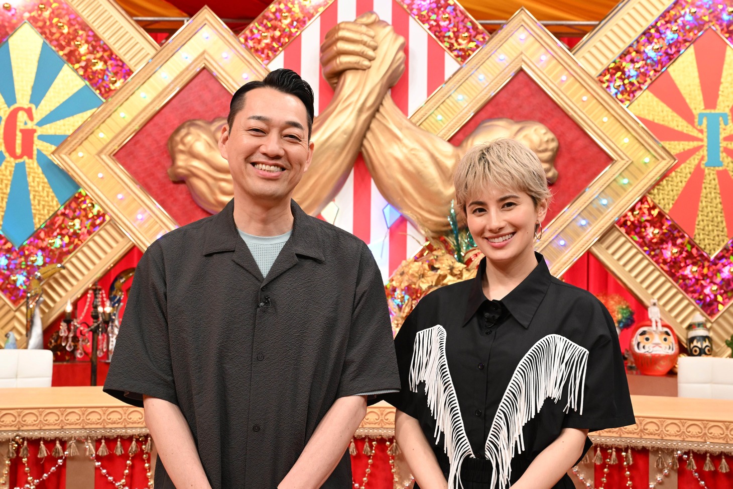 左から設楽統、ホラン千秋。©読売テレビ