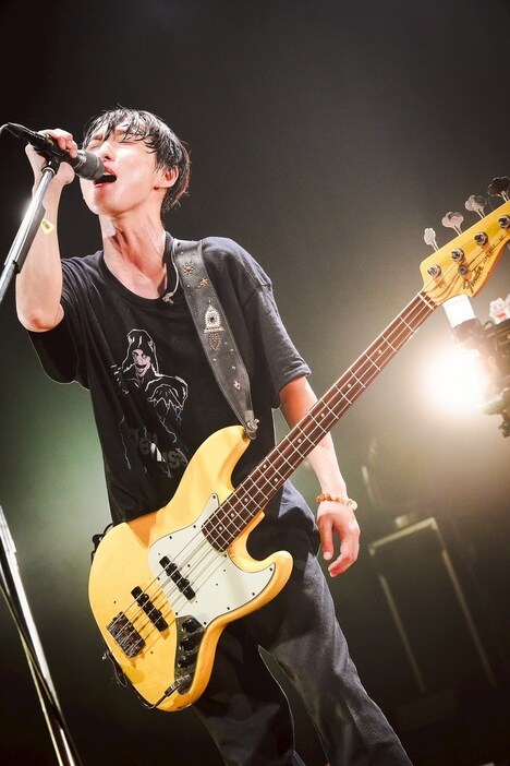 アマダシンスケ（Vo, B / FOMARE）（Photo by RUI HASHIMOTO ［SOUND SHOOTER］）