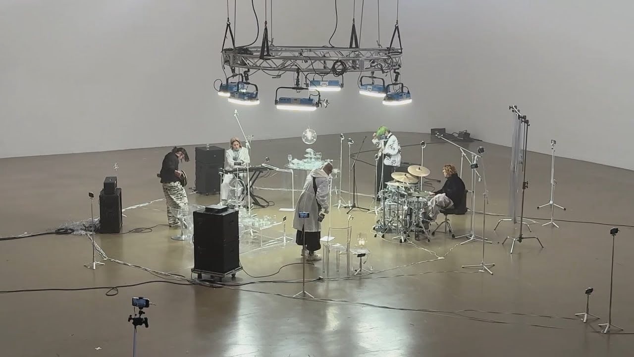 Kroi、40台のiPhone使ったMV撮影風景公開