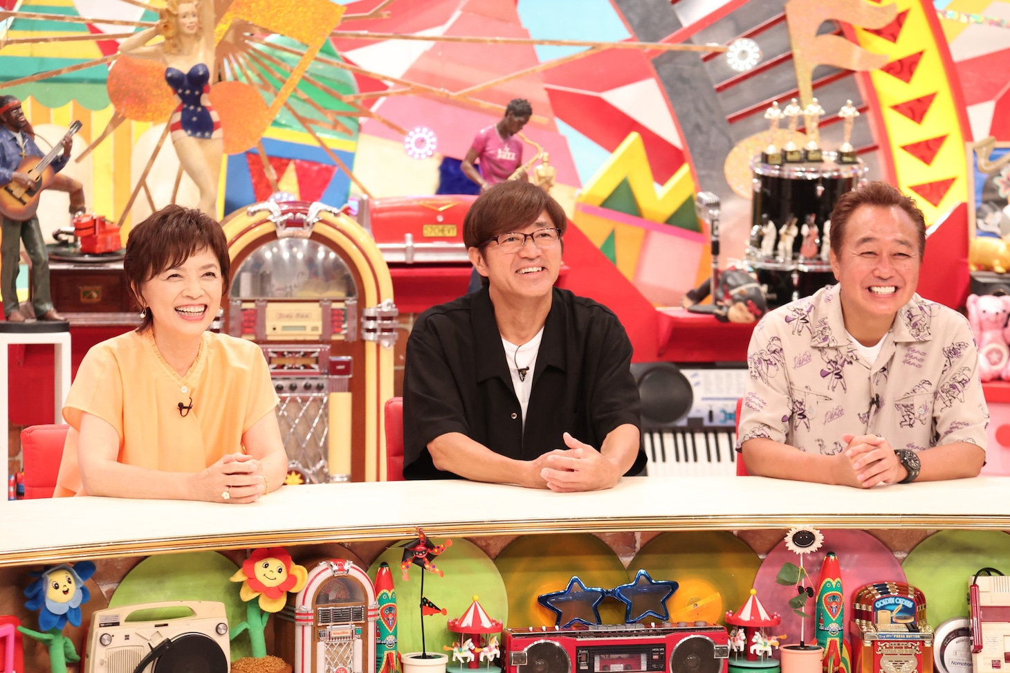 左から、榊原郁恵、さまぁ～ず