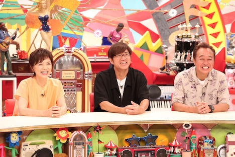 左から榊原郁恵、さまぁ～ず。©フジテレビ