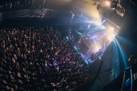 「INUWASI BAND SET LIVE TOUR 2025〝狗鷲廻閃〟」の様子。（撮影：真島洸）