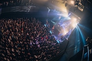 「INUWASI BAND SET LIVE TOUR 2025〝狗鷲廻閃〟」の様子。(撮影:真島洸)