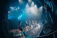 「INUWASI BAND SET LIVE TOUR 2025〝狗鷲廻閃〟」の様子。（撮影：真島洸）