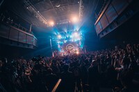 「INUWASI BAND SET LIVE TOUR 2025〝狗鷲廻閃〟」の様子。（撮影：真島洸）