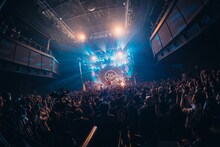 「INUWASI BAND SET LIVE TOUR 2025〝狗鷲廻閃〟」の様子。（撮影：真島洸）